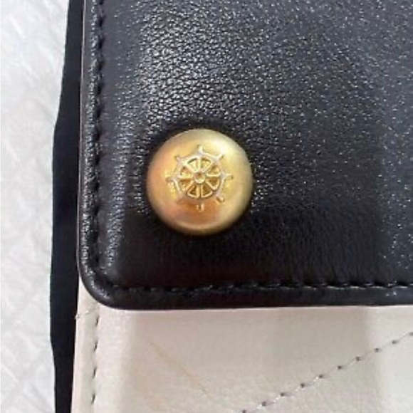 NWT Authentic 19C CHANEL Classic Black White Quilted Envelope Flap Hand Bag New - Picture 5 of 13